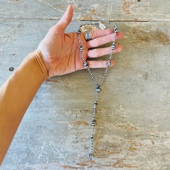 ♥️ Navajo Strung ♥️ Sterling Silver Pearls & White Buffalo Lariat Necklace